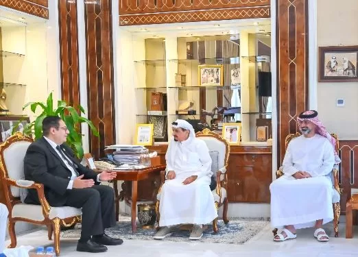 حاكم عجمان يستقبل رئيس جامعة القاهرة ويبحثان تعزيز التعاون الأكاديمي والبحثي