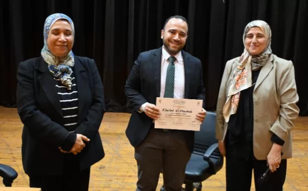 بحضور المدير التنفيذي لمستشفيات جامعة القاهرة..قصر العيني يحتفي بأطباء الامتياز بنظام (5+2) 11 - جريدة الجمهورية 11 19 - جريدة الجمهورية