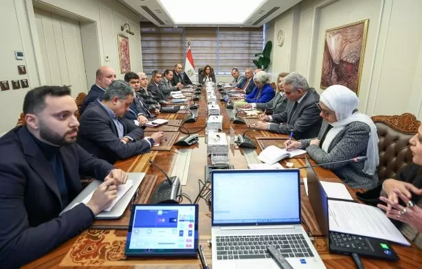 وزيرة التنمية المحلية تعقد اجتماعاً موسعاً لدمج «البُعد البيئي» في الخطط الاستثمارية للمحافظات 3 - جريدة الجمهورية 2 94 - جريدة الجمهورية