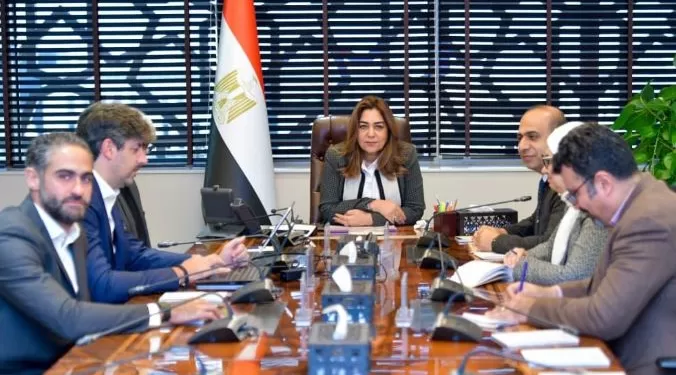 وزيرة التنمية المحلية تبحث مع «كلين كربون» إنتاج وقود عالى الجودة من المخلفات لدعم صناعة الأسمنت وإزالة الكربون