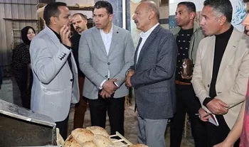محافظ السويس يتفقد مخابز الحرفيين ويتابع توافر السلع  بحي فيصل