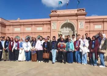 بمشاركة طلاب مصريين وأجانب..الفرع الدولي لجامعة القاهرة يطلق أولى جولات برنامج «اعرف بلدك»