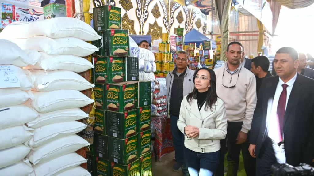 محافظ البحيرة تواصل افتتاح معارض «أهلاً رمضان» وتدشن معرض أبو المطامير 4 - جريدة الجمهورية 3 77 - جريدة الجمهورية