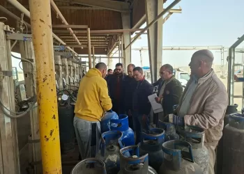 حملة تفتيشية على محطات الوقود وتعبئة البوتاجاز بالفيوم 