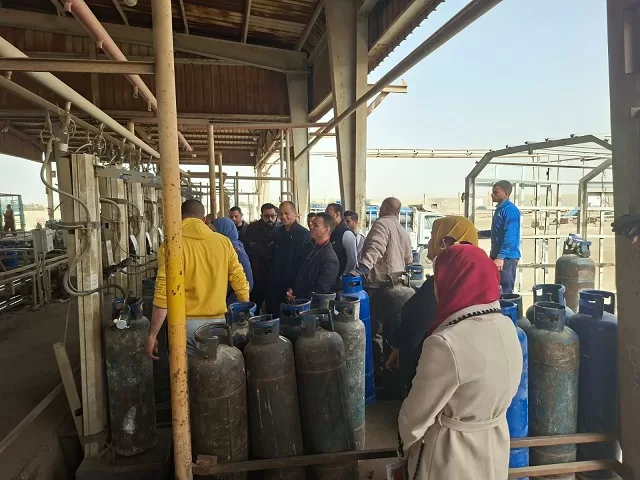 حملة تفتيشية على محطات الوقود وتعبئة البوتاجاز بالفيوم 3 - جريدة الجمهورية 37 - جريدة الجمهورية