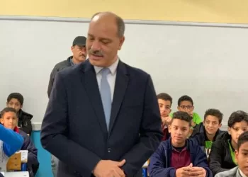 في أول أيام «الترم الثاني».. انتظام الدراسة بمدارس الإسكندرية وتسليم الكتب للطلاب