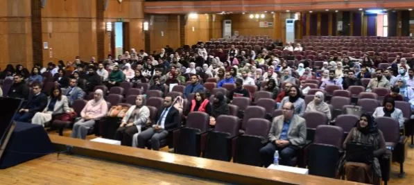 بحضور المدير التنفيذي لمستشفيات جامعة القاهرة..قصر العيني يحتفي بأطباء الامتياز بنظام (5+2) 4 - جريدة الجمهورية 4 61 - جريدة الجمهورية