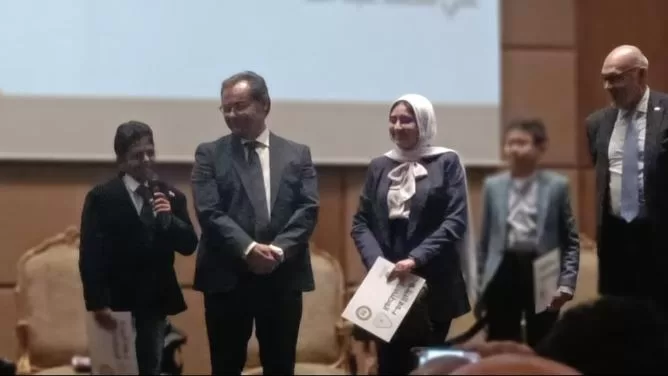 علي عبدالله.. «المخترع الصغير» يطوع التكنولوجيا لخدمة البيئة ويحلم بالدكتوراه الفخرية 4 - جريدة الجمهورية 4 91 - جريدة الجمهورية