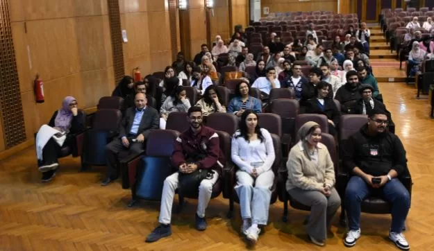 بحضور المدير التنفيذي لمستشفيات جامعة القاهرة..قصر العيني يحتفي بأطباء الامتياز بنظام (5+2) 7 - جريدة الجمهورية 7 23 - جريدة الجمهورية