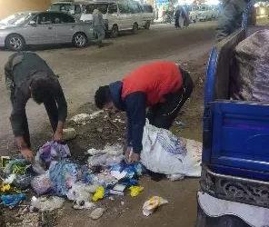بتوجيهات محافظ مطروح.. حملة مكبرة لضبط «النباشين» ومنع الفرز العشوائي للمخلفات