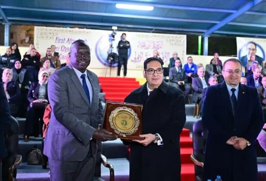 بمشاركة «2500» طالب من «13» دولة.. رئيس جامعة القاهرة يفتتح الدورة الزراعية «الأفرو عربية» الأولى 8 - جريدة الجمهورية 8 - جريدة الجمهورية