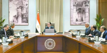 مدبولى يتسلم التقرير النهائى للجنة تطوير الإعلام