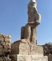 الانتهاء من أعمال ترميم وإقامة تمثال «الملك رمسيس الثاني» بالأشمونين في المنيا