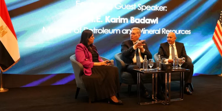 وزير البترول أمام «غرفة التجارة الأمريكية»: تأمين كامل احتياجات الدولة من الطاقة منذ يوليو الماضي