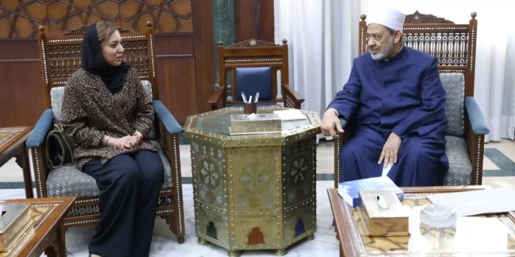 شيخ الأزهر: الإسلام كفل حقوق المرأة ومحاولات لاختطاف قضيتها تحت شعار الحريات