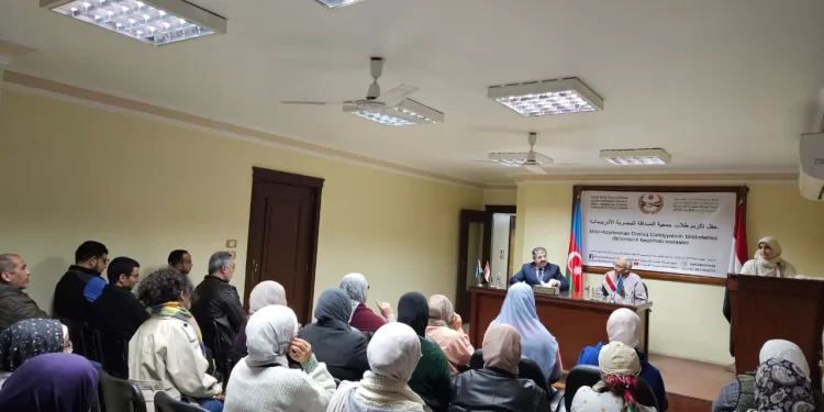 “الصداقة المصرية الأذربيجانية” تُخرِّج دفعة جديدة في فن السجاد اليدوي