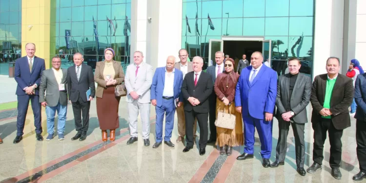 بيراميدز يخشى نزيف النقاط.. وسموحة ينافس الكبار