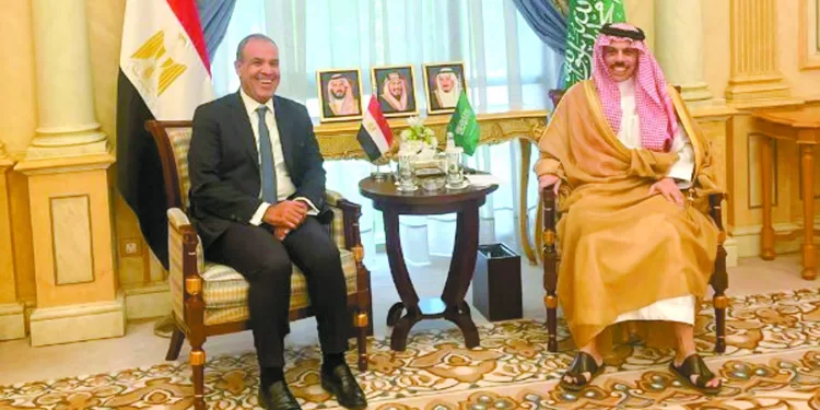 بيراميدز يخشى نزيف النقاط.. وسموحة ينافس الكبار