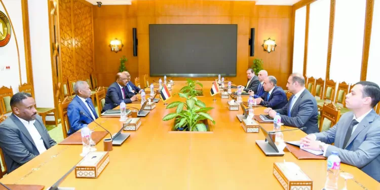 بيراميدز يخشى نزيف النقاط.. وسموحة ينافس الكبار