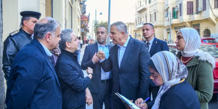 محافظ الإسكندرية يأمر بالتحقيق في واقعة إغلاق عقار بشارع سعد زغلول على السكان بـ «الجنزير»
