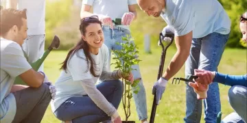 تقرير دولي: 2.1 مليار شخص يمارسون التطوع عالمياً.. وأفريقيا في الصدارة