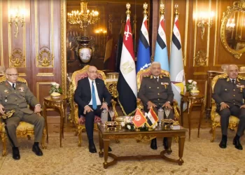 وزير الدفاع خلال لقائه نظيره التونسي خالد السهيلى: تعزيز أوجه التعاون العسكرى بين القوات المسلحة لكلا البلدين