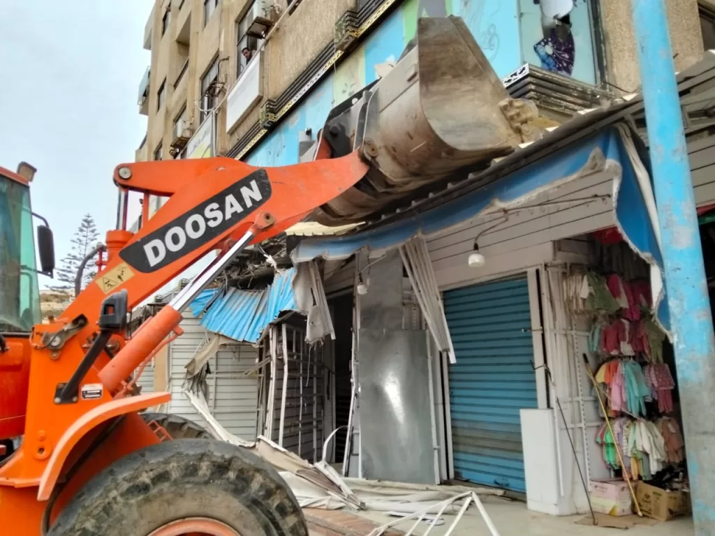 إزالة «التند» ورفع الإشغالات والحواجز أمام المحال التجارية بمطروح 7 - جريدة الجمهورية WhatsApp Image 2026 02 10 at 1.32.12 PM 1 - جريدة الجمهورية