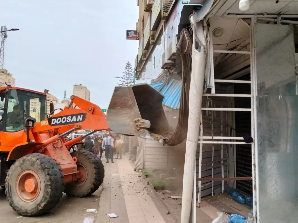 إزالة «التند» ورفع الإشغالات والحواجز أمام المحال التجارية بمطروح 4 - جريدة الجمهورية WhatsApp Image 2026 02 10 at 1.32.13 PM - جريدة الجمهورية
