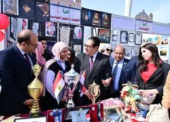 بين الفن والعلم.. هكذا استقبلت جامعة القاهرة طلابها في أول أيام الفصل الدراسي الثاني