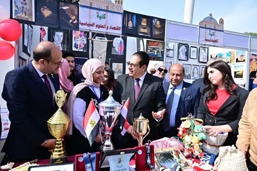 بين الفن والعلم.. هكذا استقبلت جامعة القاهرة طلابها في أول أيام الفصل الدراسي الثاني 15 - جريدة الجمهورية WhatsApp Image 2026 02 10 at 11.32.35 AM 3 - جريدة الجمهورية