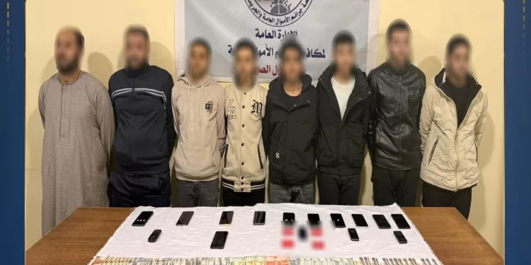 يحتالون على عملاء البنوك بلعبة «تحديث البيانات».. الداخلية كشفت المتهمين وسقطوا بأموال الضحايا 1 - جريدة الجمهورية يحتالون على عملاء البنوك بلعبة «تحديث البيانات».. الداخلية كشفت المتهمين وسقطوا بأموال الضحايا