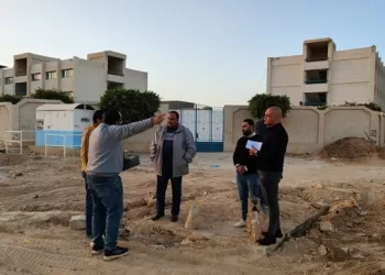 رئيس «مياه مطروح» يتفقد أعمال إحلال وتجديد الشبكات بشارع علم الروم