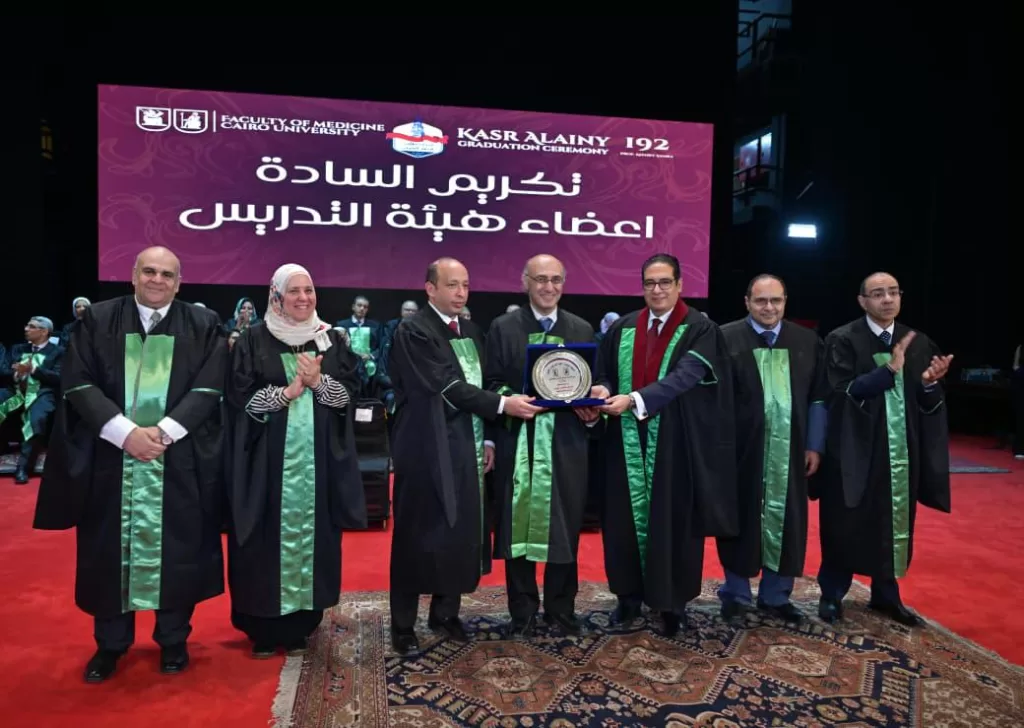 في احتفالية كبيرة بجامعة القاهرة.. تخريج الدفعة 192 بطب قصر العيني «دفعة الدكتور خيري السمرة» 3 - جريدة الجمهورية WhatsApp Image 2026 02 13 at 11.54.12 AM 1 - جريدة الجمهورية