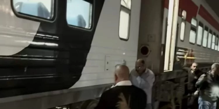 تعطل حركة القطارات بمحطة سيدي جابر إثر خروج قطار عن مساره في الإسكندرية