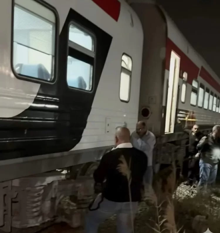 تعطل حركة القطارات بمحطة سيدي جابر إثر خروج قطار عن مساره في الإسكندرية 31 - جريدة الجمهورية تعطل حركة القطارات بمحطة سيدي جابر إثر خروج قطار عن مساره في الإسكندرية