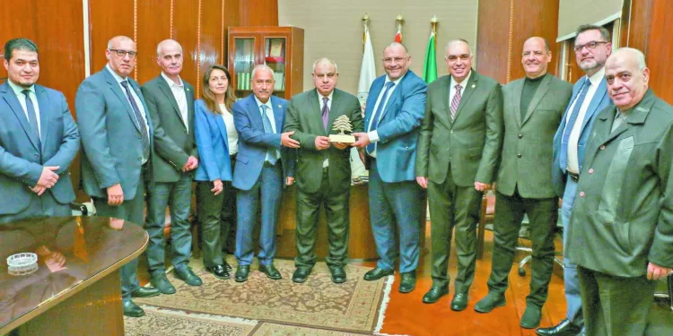 مبادرة‭ ‬الرئيس‭ ‬السيسى”100‭ ‬مليون‭ ‬صحة” ‭  ..‬أيقونة‭ ‬عربية‭ ‬لرعاية‭ ‬المواطن