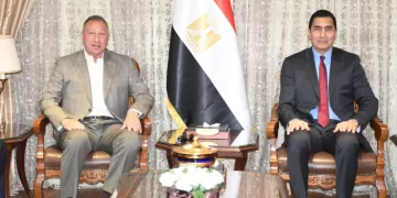 وزير الشباب والرياضة يؤكد دعم الأندية خلال استقباله مجلس الأهلي