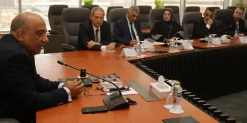 وزير الكهرباء يستعرض خطط خفض استهلاك الوقود واستعدادات الصيف