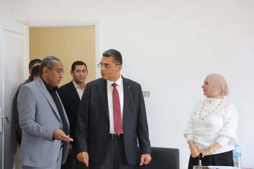 في أول يوم عمل.. محافظ البحر الأحمر الجديد يتفقد إدارات الديوان العام ويحاور الموظفين 3 - جريدة الجمهورية WhatsApp Image 2026 02 17 at 3.22.48 PM1 - جريدة الجمهورية