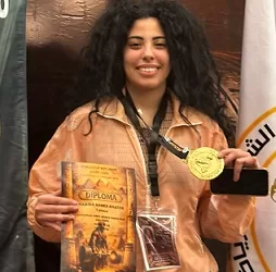 البطلة المصرية حبيبة خاطر تكتسح منافسات «البنش برس» وتُتوج بالذهب