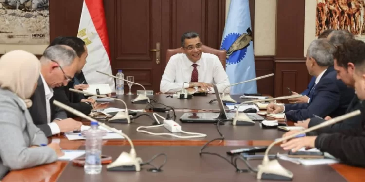 محافظ البحر الأحمر يبدأ مهامه باجتماع موسع لمتابعة مشروعات المياه والصرف الصحي 1 - جريدة الجمهورية محافظ البحر الأحمر يبدأ مهامه باجتماع موسع لمتابعة مشروعات المياه والصرف الصحي