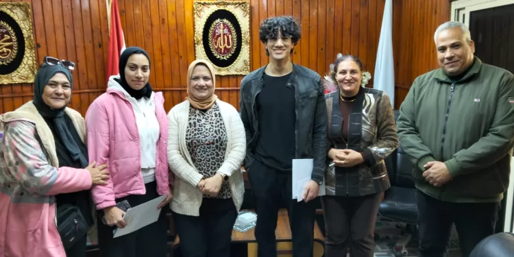 تعليم مطروح يحتفي بالطلاب المتفوقين في المسابقات الفنية