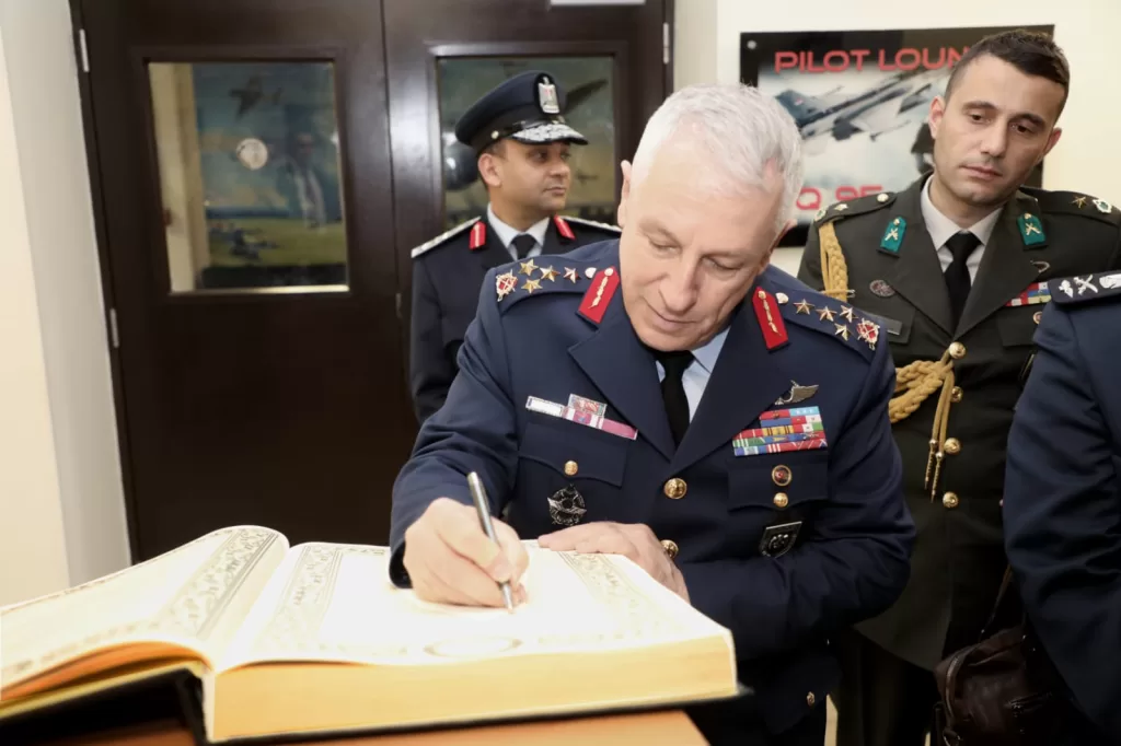 قائد القوات الجوية يلتقي نظيره التركي 3 - جريدة الجمهورية WhatsApp Image 2026 02 18 at 1.53.15 PM 2 - جريدة الجمهورية