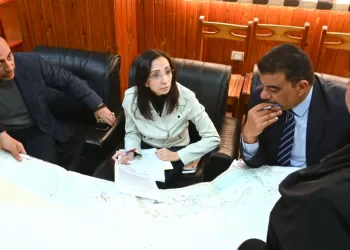 اجتماع موسع بإدكو لمناقشة التخطيط العمراني والمرافق والمواقف