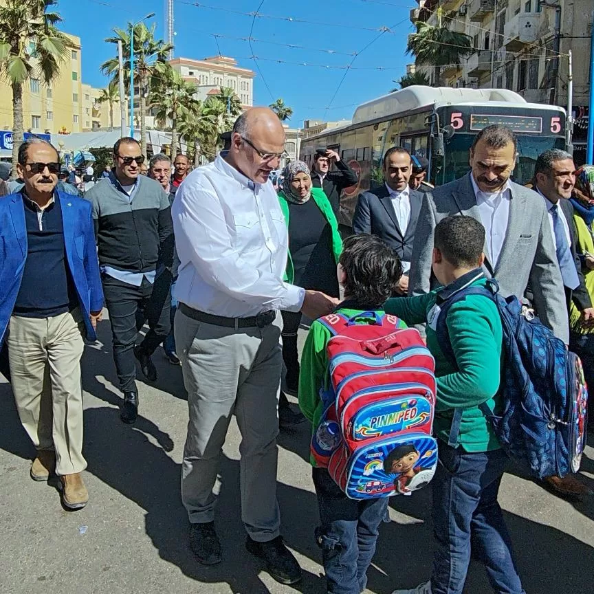 أيمن عطية «واحد من الناس».. محافظ الإسكندرية يلتقي المواطنين بحارات الجمرك وأزقة باكوس للاستماع لمشاكلهم 3 - جريدة الجمهورية WhatsApp Image 2026 02 18 at 9.37.33 PM - جريدة الجمهورية