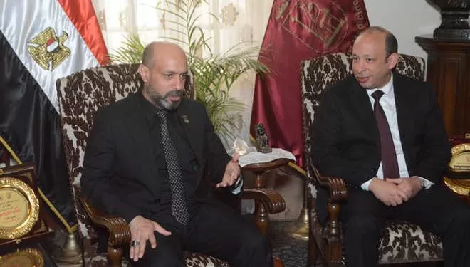 بمنحة 40 ألف دولار.. «طب قصر العيني» وجامعة العين العراقية يبحثان إطلاق فرق بحثية مشتركة