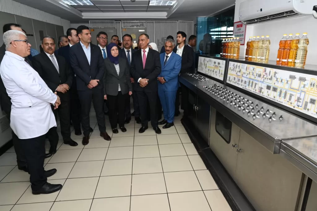 في أولى جولاته الميدانية.. وزير الصناعة: ملتزمون بدعم المصانع لرفع نسبة المكون المحلي وتطوير كفاءة الموردين 23 - جريدة الجمهورية WhatsApp Image 2026 02 19 at 12.15.44 PM 4 - جريدة الجمهورية