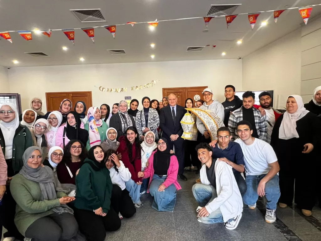 طلاب جامعة القاهرة الأهلية يحيون الأجواء الرمضانية في مشهد يعكس روح الأسرة الواحدة 5 - جريدة الجمهورية WhatsApp Image 2026 02 19 at 9.53.23 AM 2 - جريدة الجمهورية