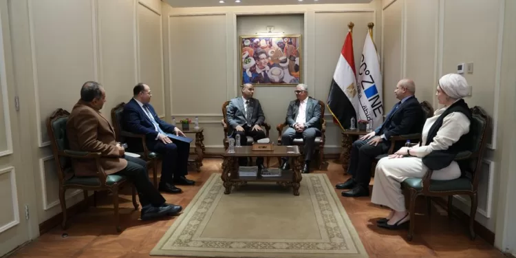 رئيس اقتصادية قناة السويس يستقبل وزير العمل لبحث التعاون والتكامل بين الجانبين 1 - جريدة الجمهورية رئيس اقتصادية قناة السويس يستقبل وزير العمل لبحث التعاون والتكامل بين الجانبين