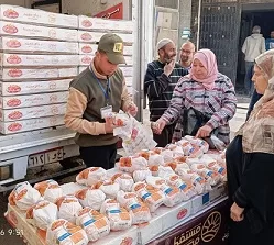 بـ90 جنيهًا للدجاجة.. إقبال كثيف على منافذ «سوبر توفير» التابعة لـ«مستقبل مصر»